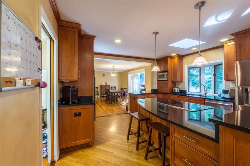 2031 Markham Dr, Chapel Hill, NC 27514