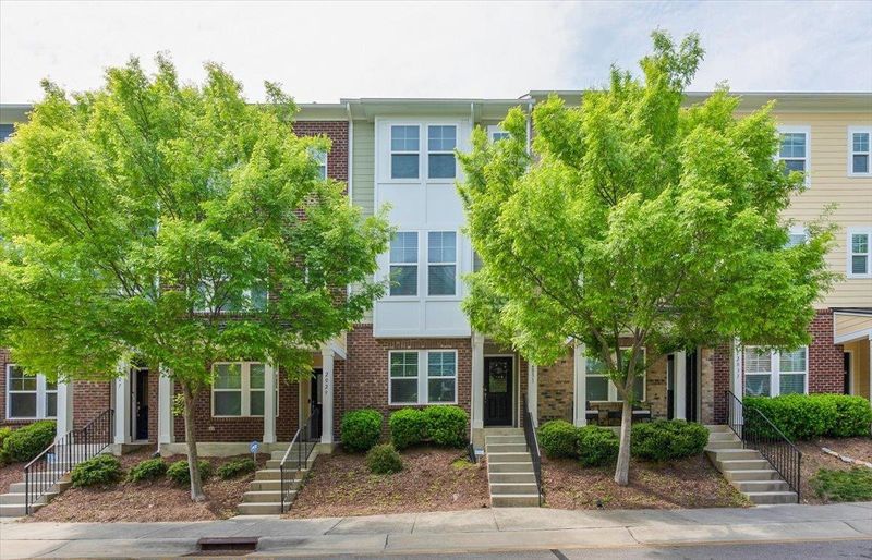 2031 Summerhouse Rd, Cary, NC 27519