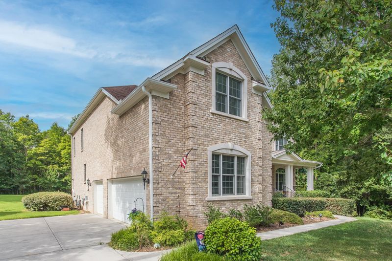 2032 Aviara Dr, Raleigh, NC 27606