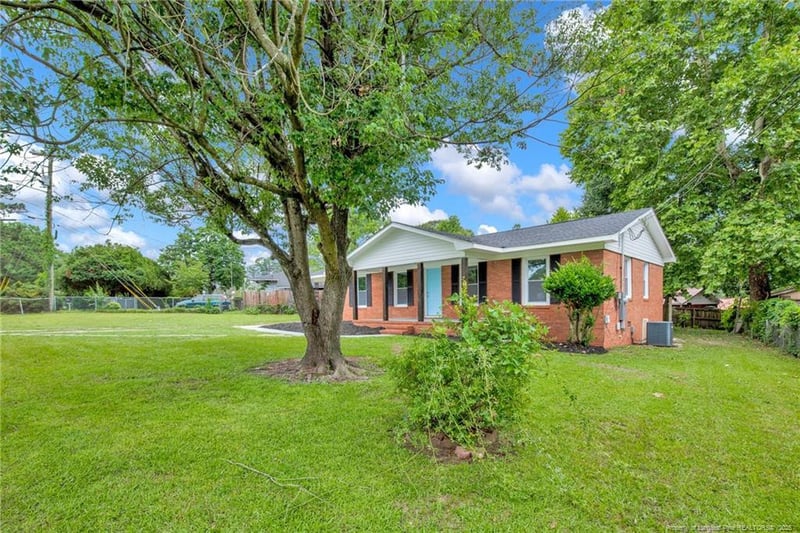 2032 Biltmore Dr, Fayetteville, NC 28304