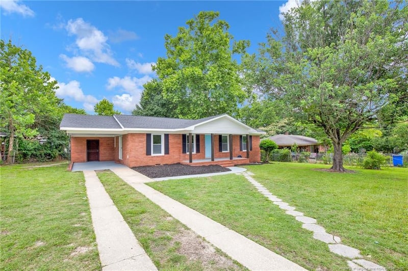 2032 Biltmore Dr, Fayetteville, NC 28304