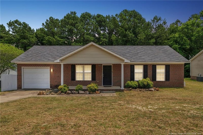 2033 Ashton Rd, Fayetteville, NC 28304