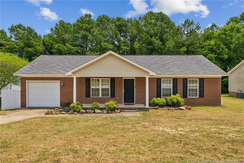 2033 Ashton Rd, Fayetteville, NC 28304