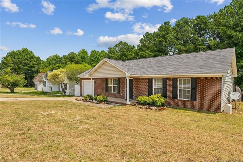 2033 Ashton Rd, Fayetteville, NC 28304