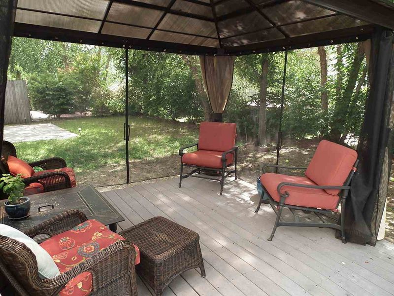 2033 Persimmon Ridge Dr, Raleigh, NC 27604