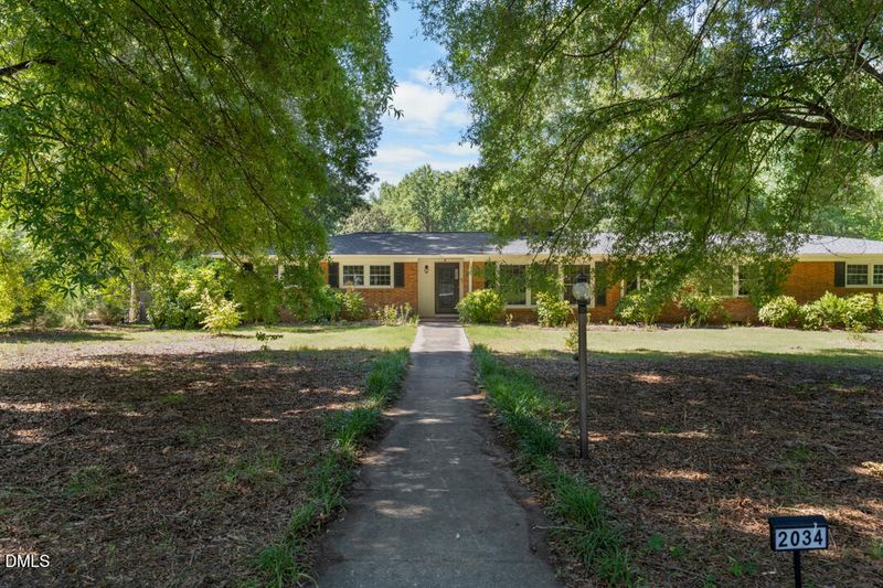 2034 Woodland Ave, Burlington, NC 27215