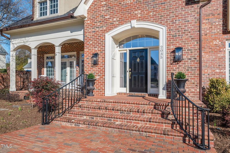 2035 Stuart Ct, Burlington, NC 27215