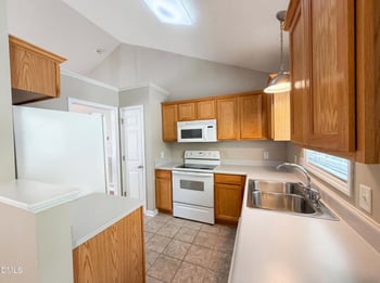 2037 Fairview Ln, Sanford, NC 27330