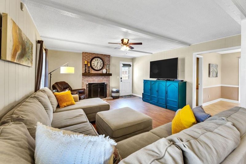 2038 Fox Run Rd, Burlington, NC 27215