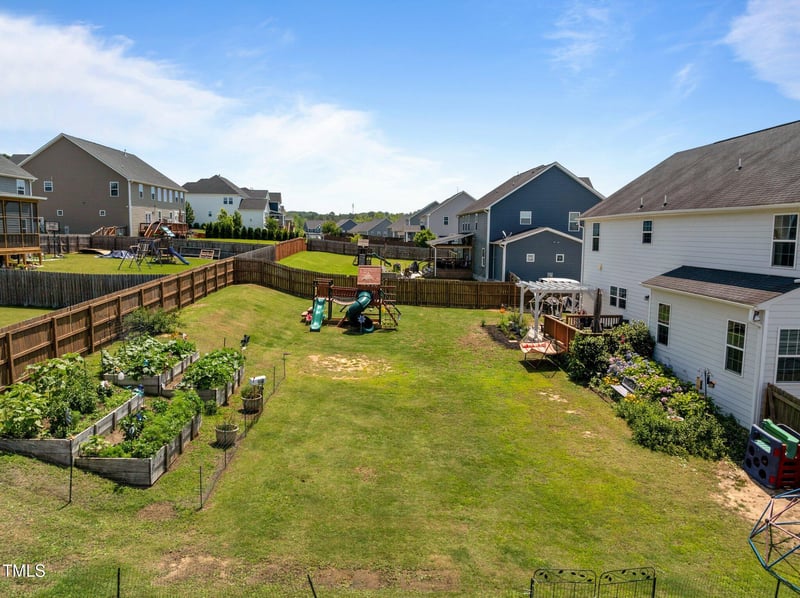 204 Ashland Hill Dr, Holly Springs, NC 27540