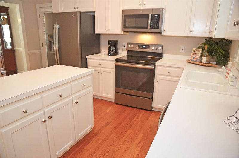 204 Autumngate Dr, Cary, NC 27518