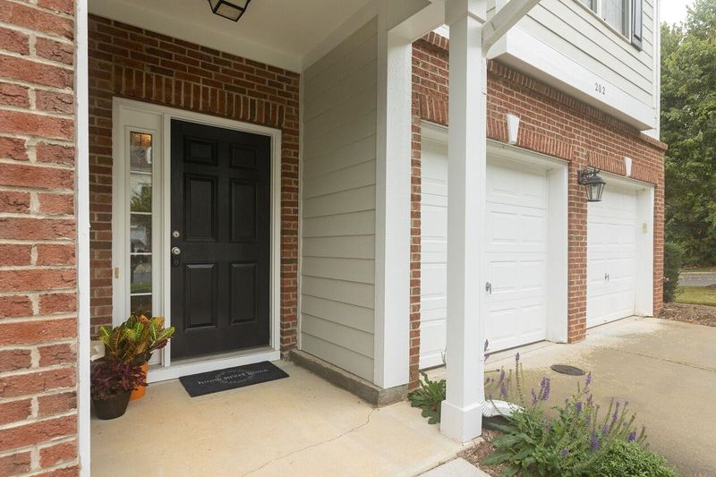 204 Bartlett Cir #204, Hillsborough, NC 27278