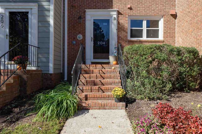 204 Bay Dr, Cary, NC 27511