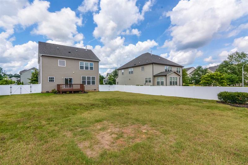 204 Bayham Dr, Holly Springs, NC 27540