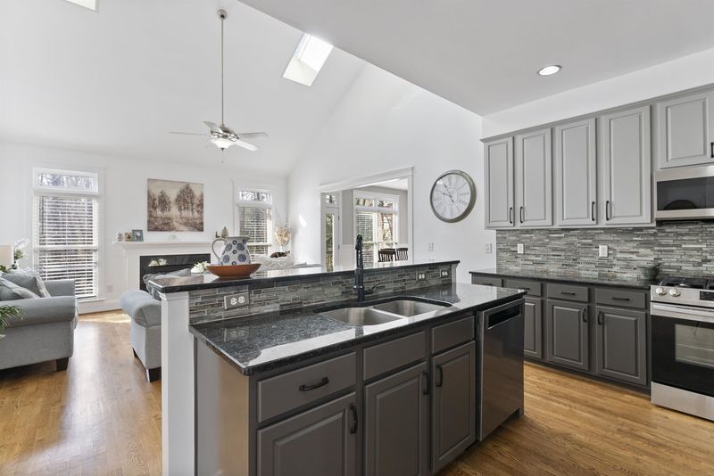 204 Bridgegate Dr, Cary, NC 27519