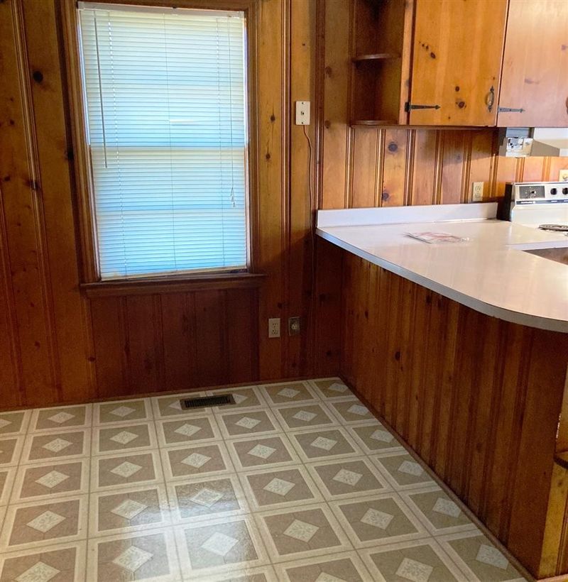 204 W Canary St, Dunn, NC 28334