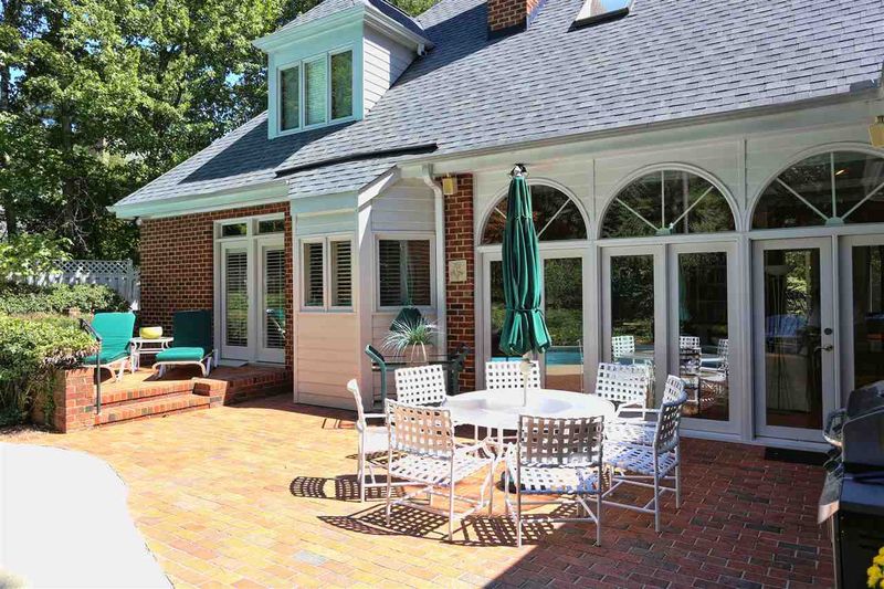 204 Chesley Ln, Chapel Hill, NC 27514