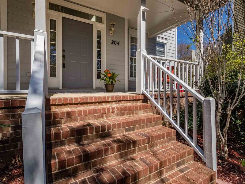 204 Chippoaks Dr, Chapel Hill, NC 27514