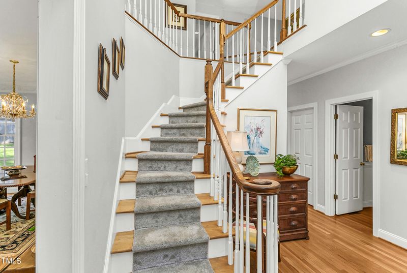 204 Cobblestone Dr, Chapel Hill, NC 27516