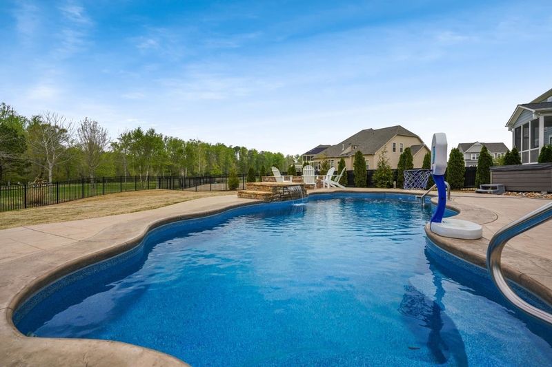 204 Coffee Bluff Ln, Holly Springs, NC 27540