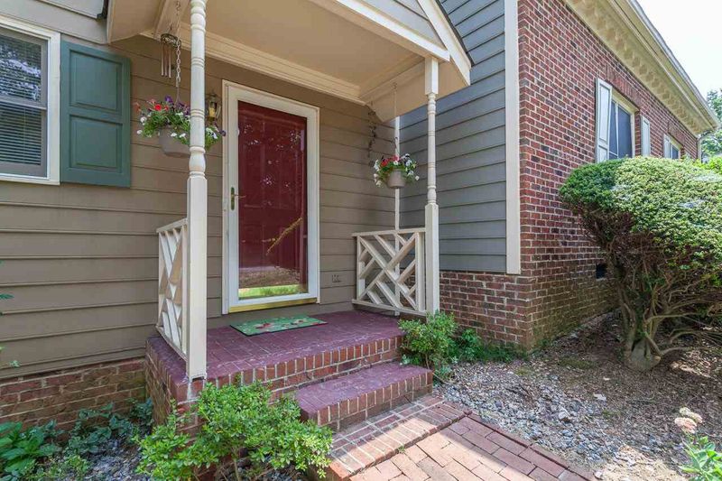 204 Cross Keys Ct, Cary, NC 27511