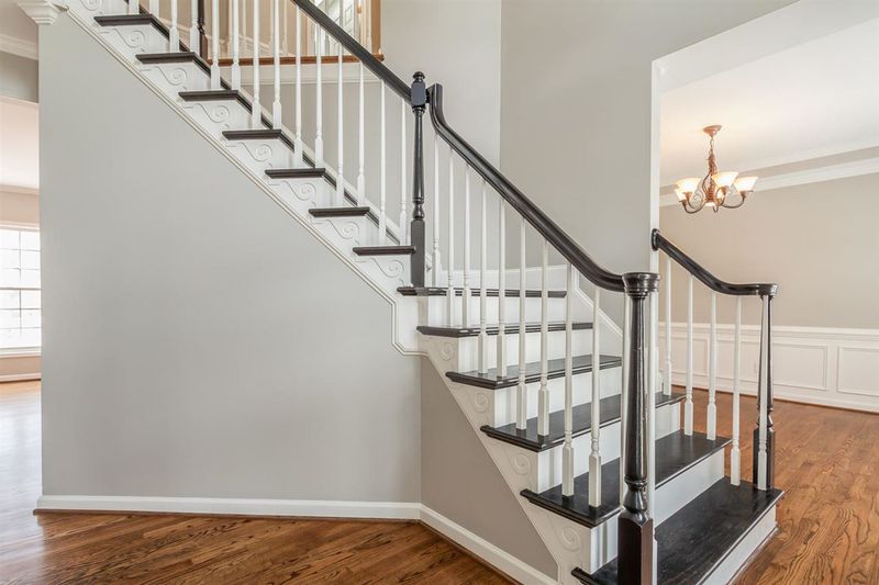 204 Edgewater Cir, Chapel Hill, NC 27516