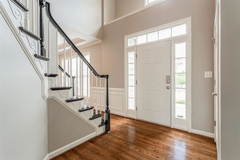 204 Edgewater Cir, Chapel Hill, NC 27516
