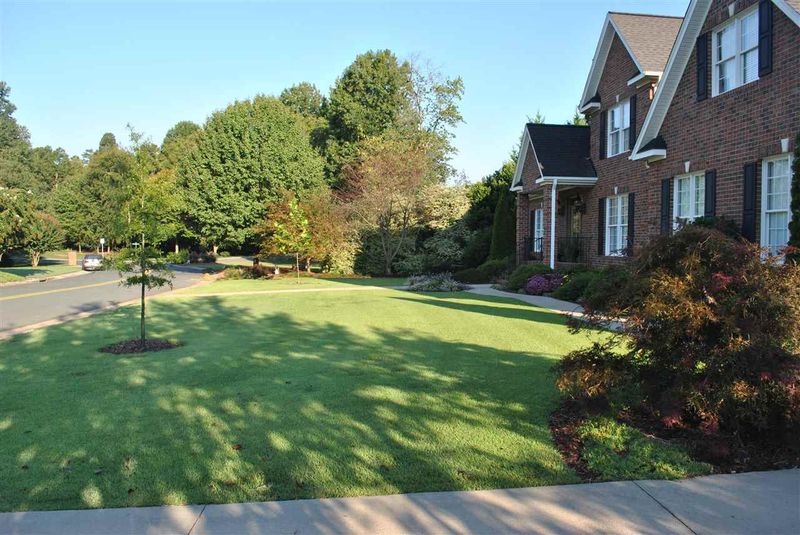 204 Emerson Dr, Mebane, NC 27302