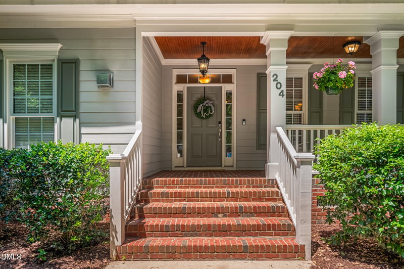204 Grantwood Dr, Holly Springs, NC 27540