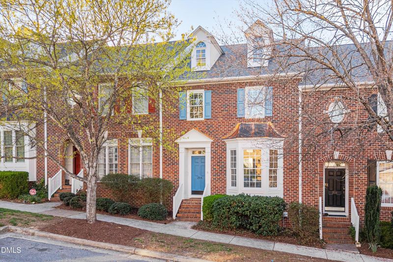 204 Greenview Dr, Chapel Hill, NC 27516