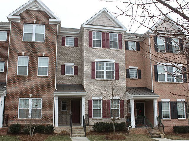 204 Grindstone Dr, Apex, NC 27502