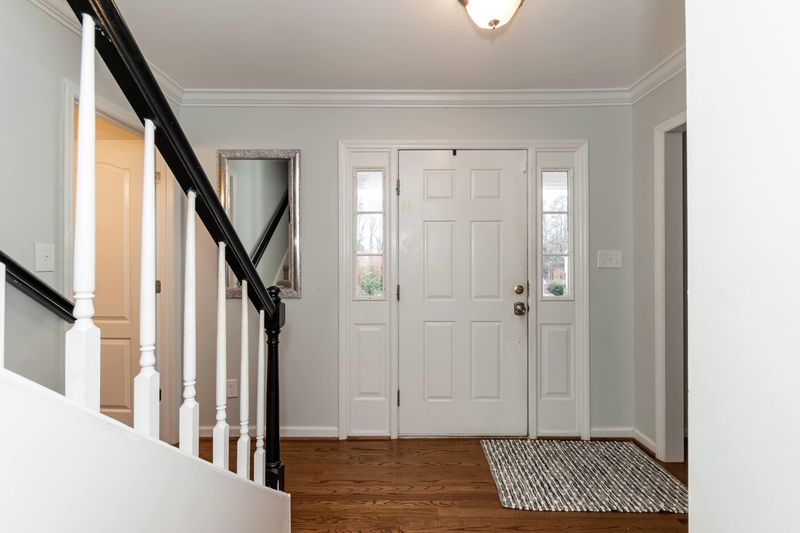 204 Heathridge Ln, Cary, NC 27513