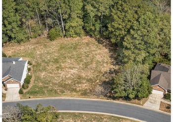 204 Helmsdale Dr, Chapel Hill, NC 27517