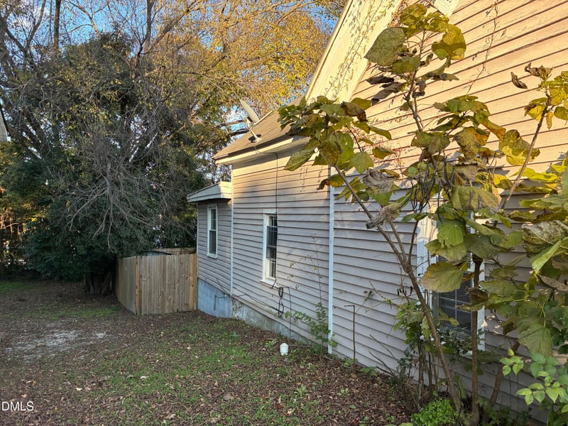 204 Hill St, Benson, NC 27504