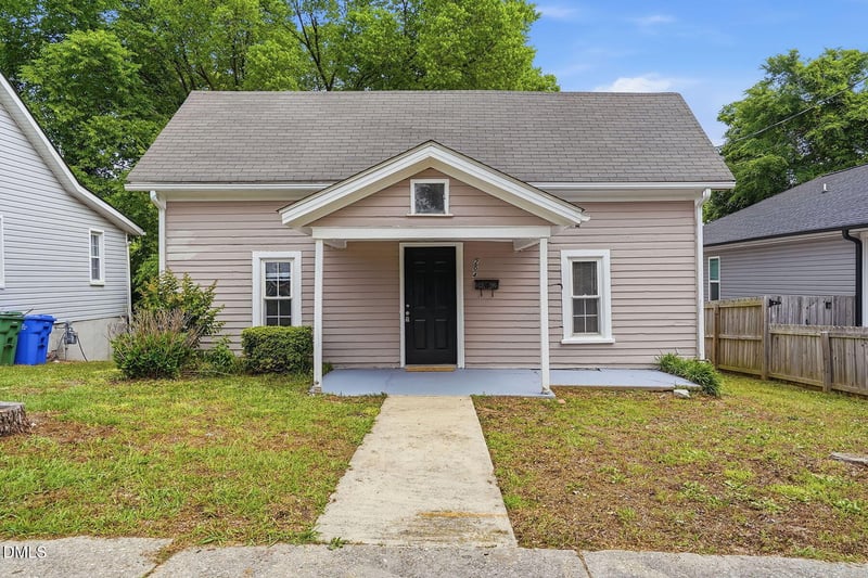 204 W Hill St, Benson, NC 27504