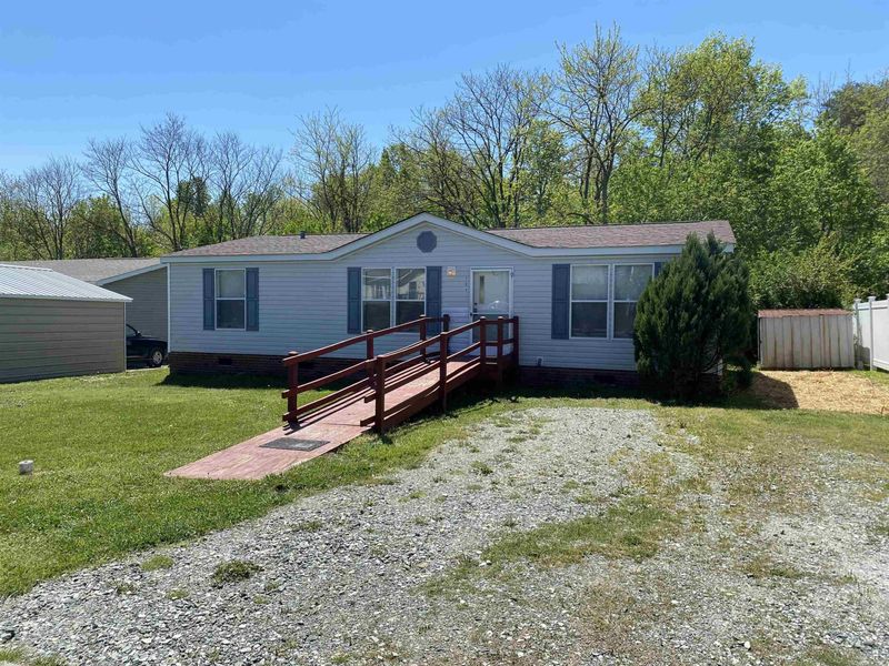 204 Hollars St, Burlington, NC 27217