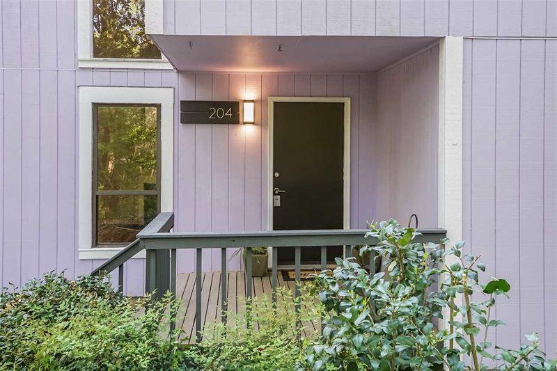 204 Holly Ridge Rd, Chapel Hill, NC 27516
