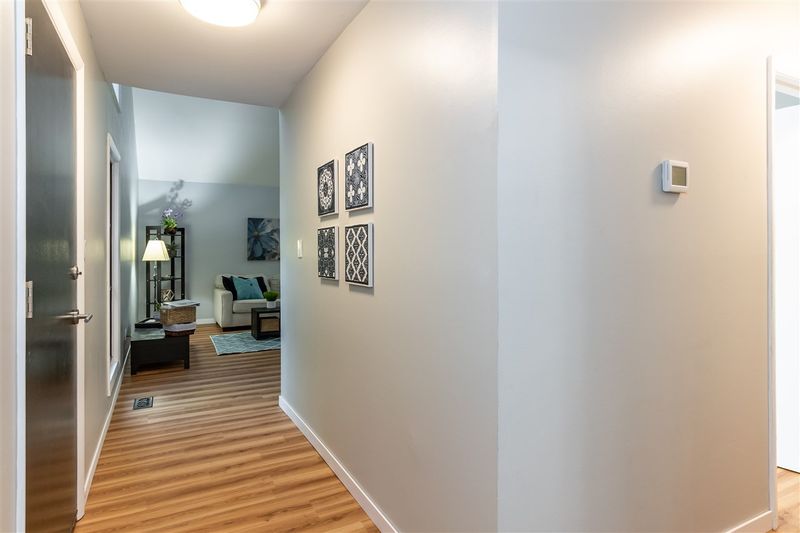 204 Holly Ridge Rd, Chapel Hill, NC 27516