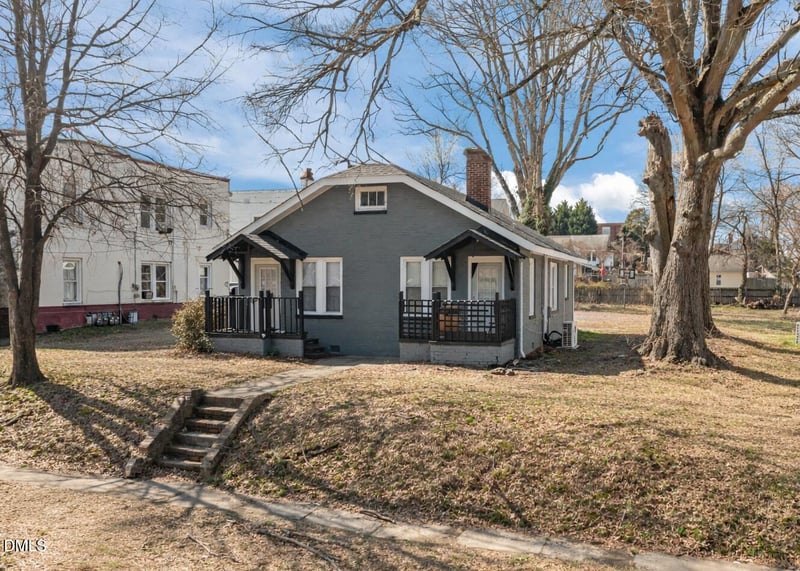 204 W Holt St, Burlington, NC 27217