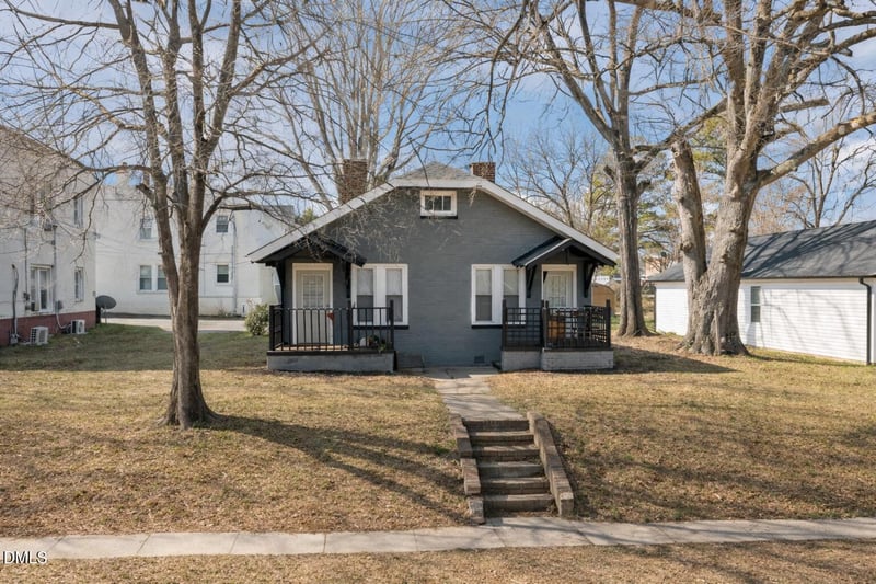 204 W Holt St, Burlington, NC 27217