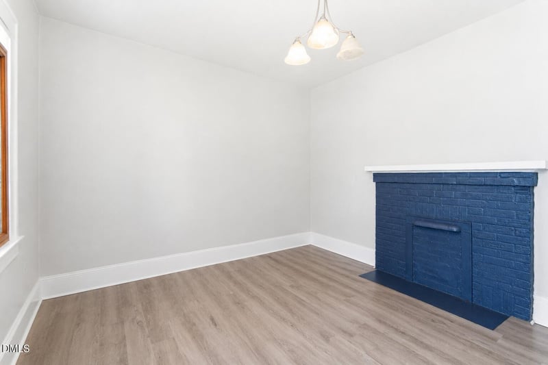 204 W Holt St, Burlington, NC 27217