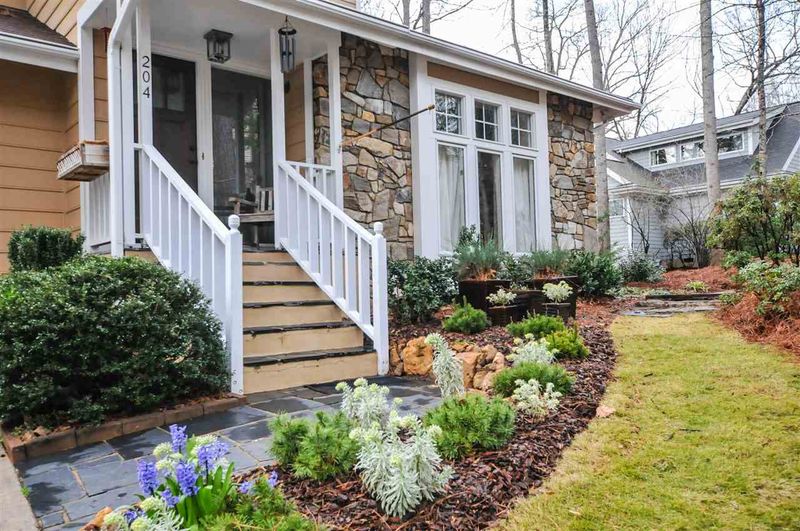 204 Ironwoods Dr, Chapel Hill, NC 27516