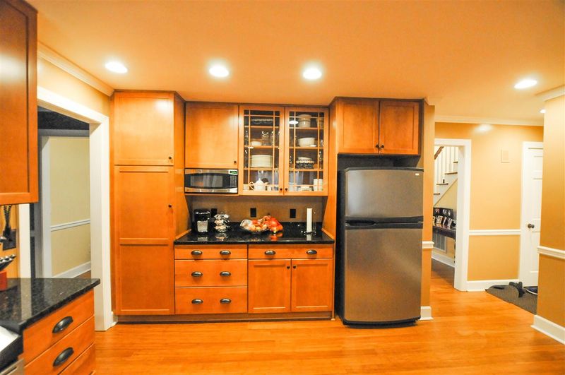 204 Ironwoods Dr, Chapel Hill, NC 27516