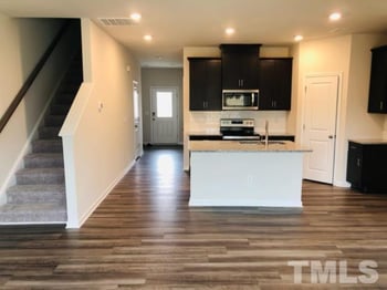 204 Joneshaven Dr, Fuquay Varina, NC 27526