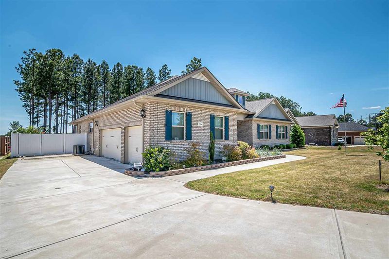 204 Lake Shore Dr, Benson, NC 27504
