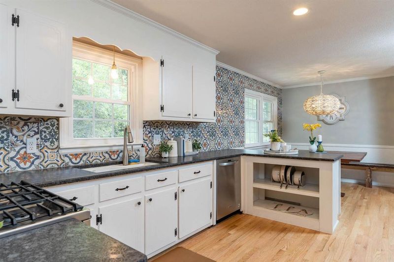 204 Landsbury Dr, Durham, NC 27707
