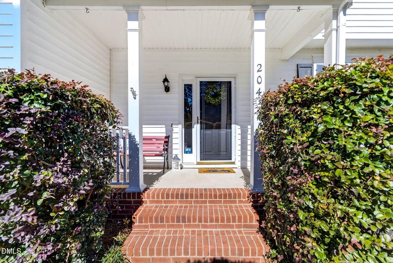 204 Leafgate Ct, Holly Springs, NC 27540