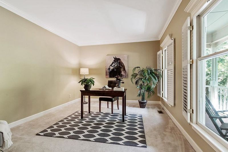 204 Lochside Dr, Cary, NC 27518