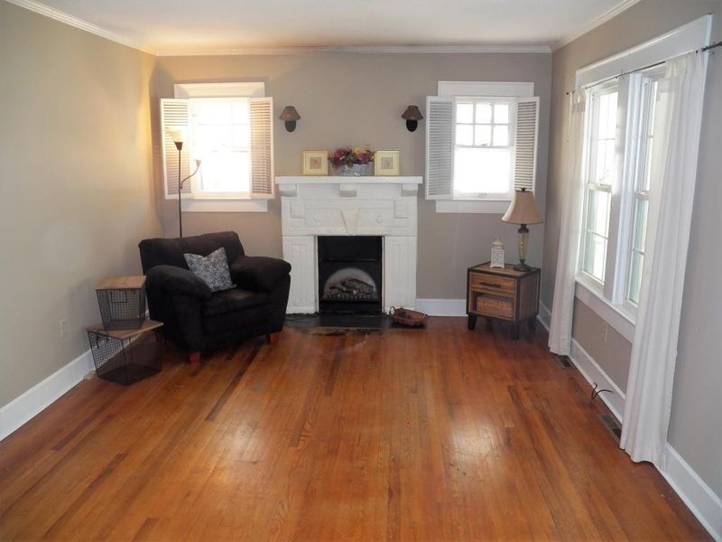 204 Markham St, Burlington, NC 27215