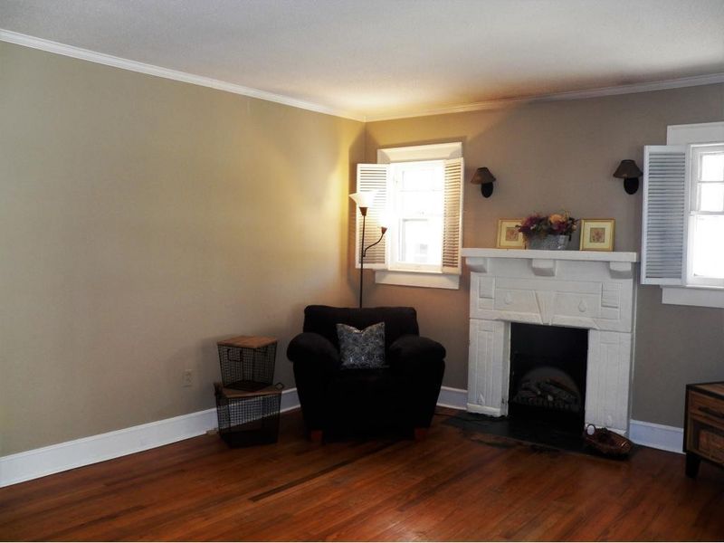 204 Markham St, Burlington, NC 27215